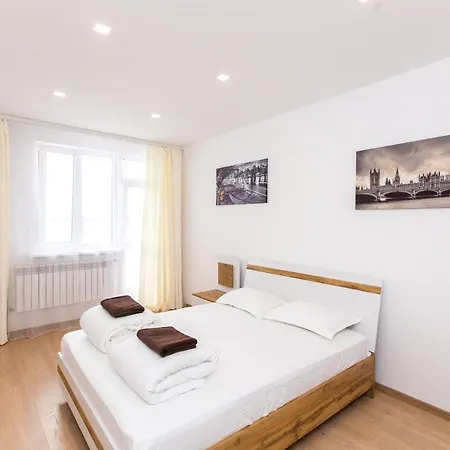 під голоском 8 Apartment