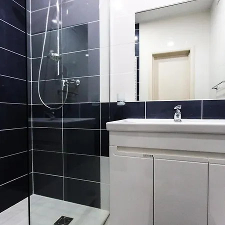 під голоском 8 Apartment