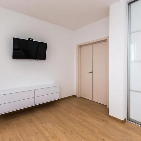 під голоском 8 Apartment *