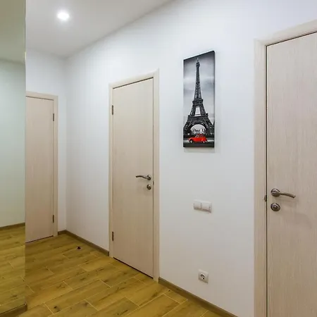 під голоском 8 *