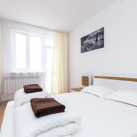 під голоском 8 *