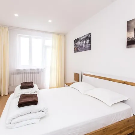 під голоском 8