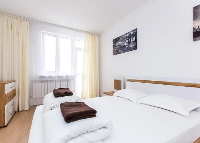 під голоском 8 *